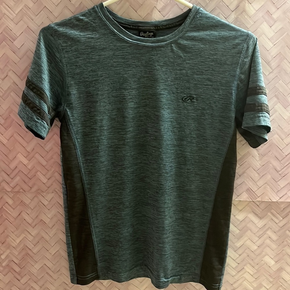 4/$20 Rawlings boys t-shirt, colour blends blue black size large